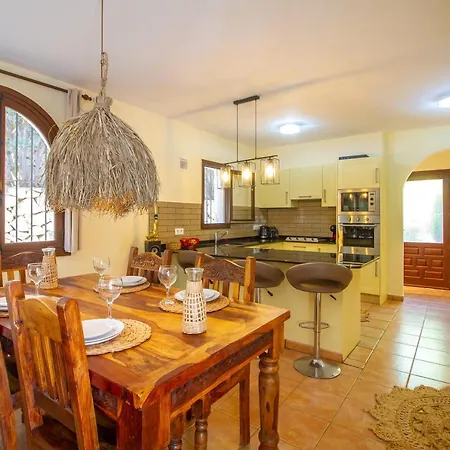 Bourbon. Fantastico Chalet * Calpe